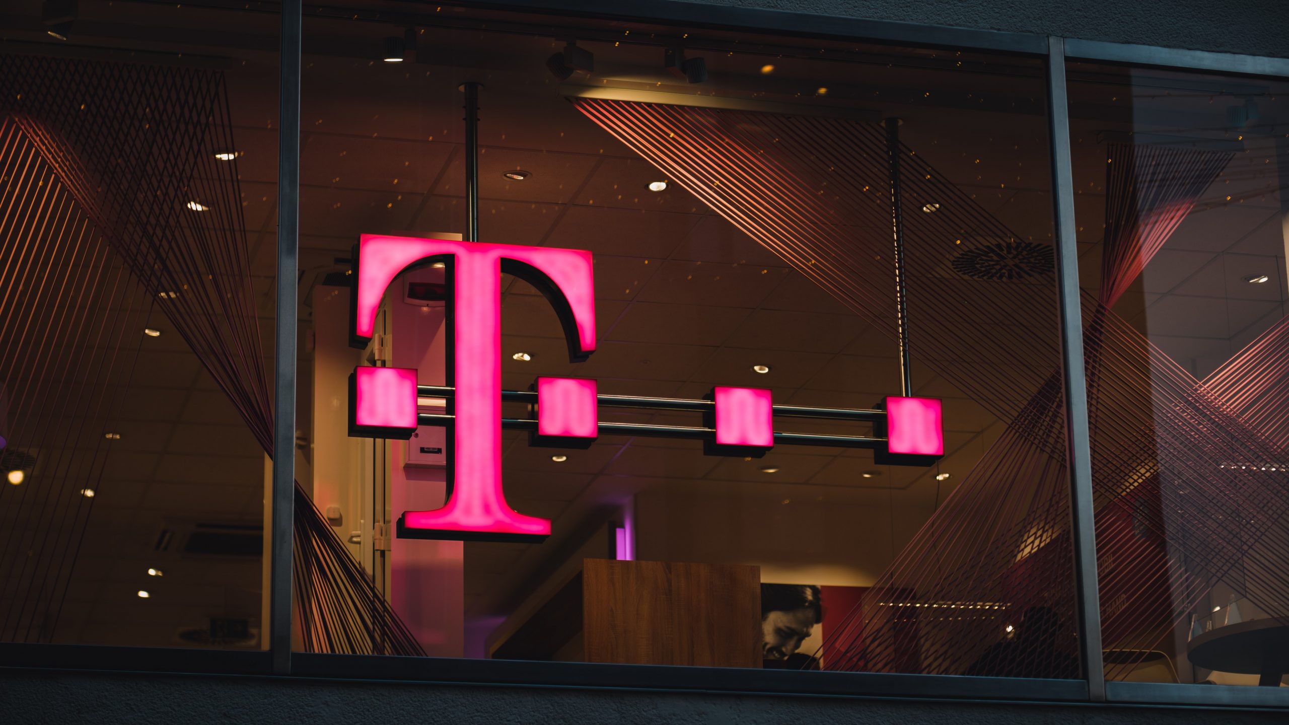 Wat koopt de nieuwe eigenaar van T-Mobile?